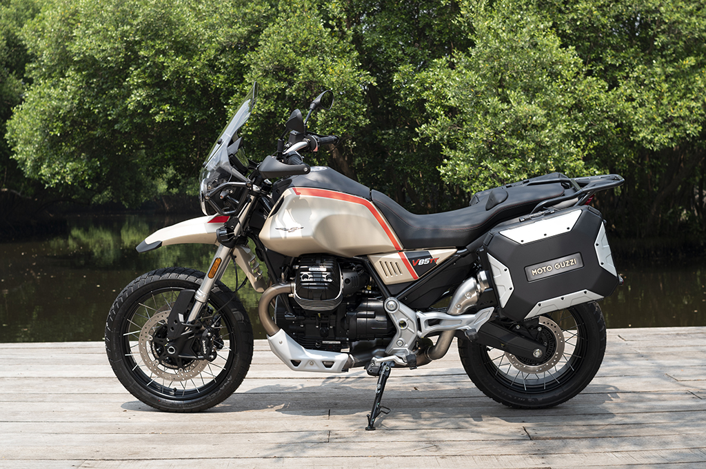 Bedah Spesifikasi Moto Guzzi V7 Stone & V85 TT Travel