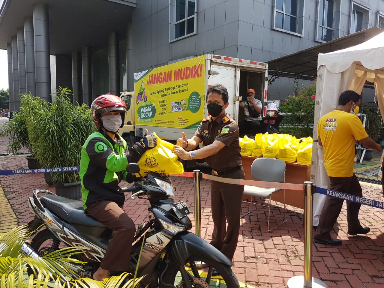Kejagung Gelar Pasar Murah Virtual Khusus bagi Pengemudi Ojek <i>Online</i>