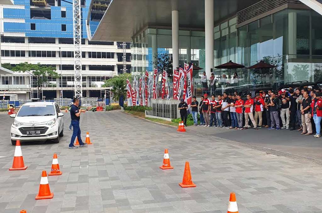 Komunitas Mobil Daihatsu Belajar Soal Keselamatan Berkendara