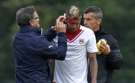 Kuping Menez Robek Saat Debut Bersama Bordeaux