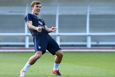 Simeone: Griezmann Setara dengan Messi dan Ronaldo