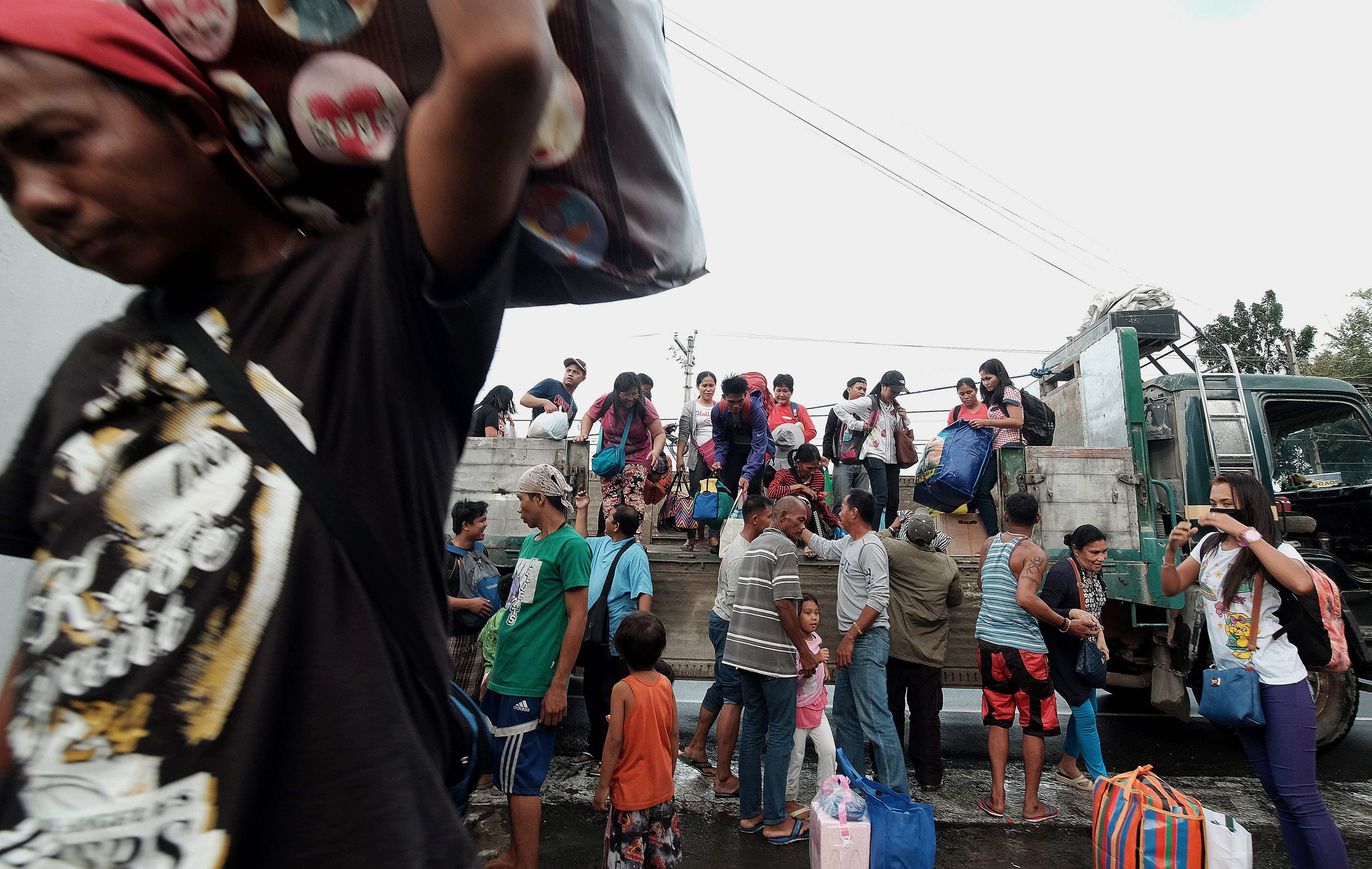 Topan Landa Filipina saat Natal, Ribuan Warga Mengungsi