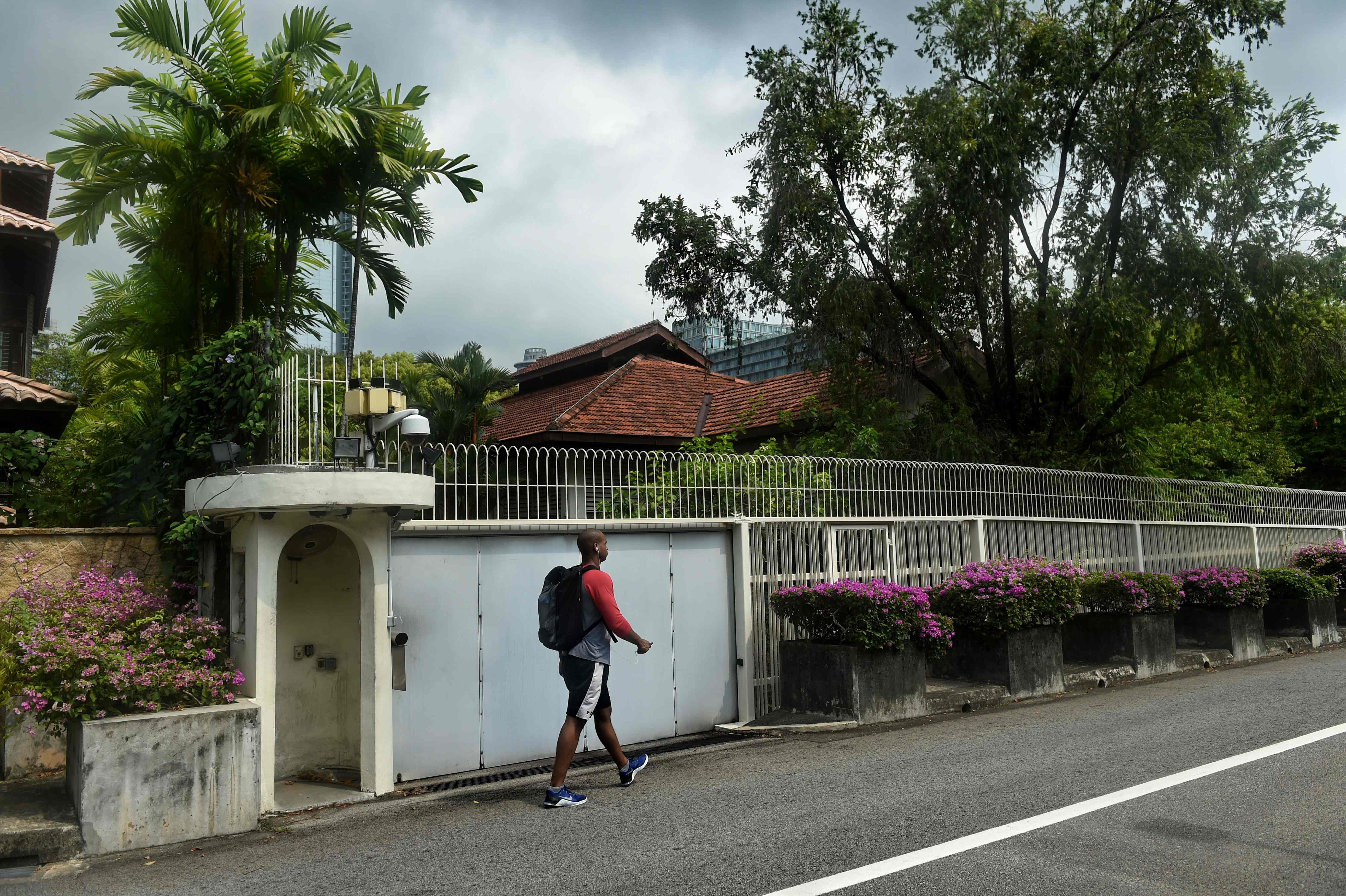 Kisruh Keluarga, Dua Adik PM Singapura Ajak Berdamai