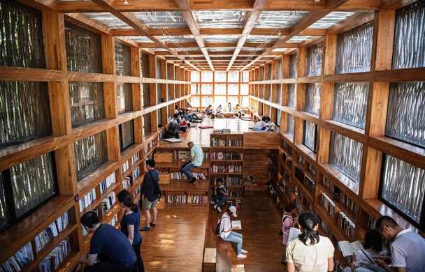 Perpustakaan di Tengah Hutan yang Bikin Kerasan