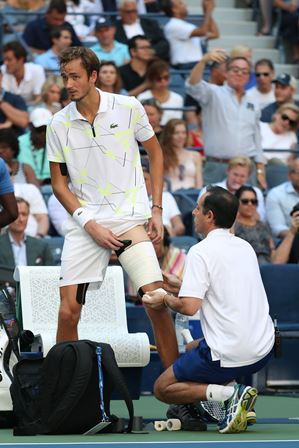 Daniil Medvedev Rebut Tiket Semifinal Sambil Cedera