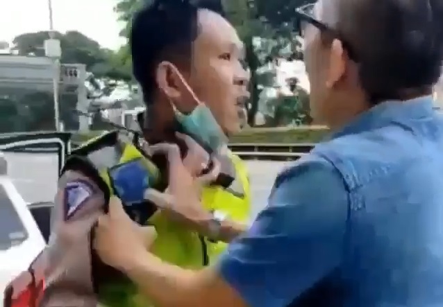 Pengemudi Pencekik Polisi Meminta Maaf