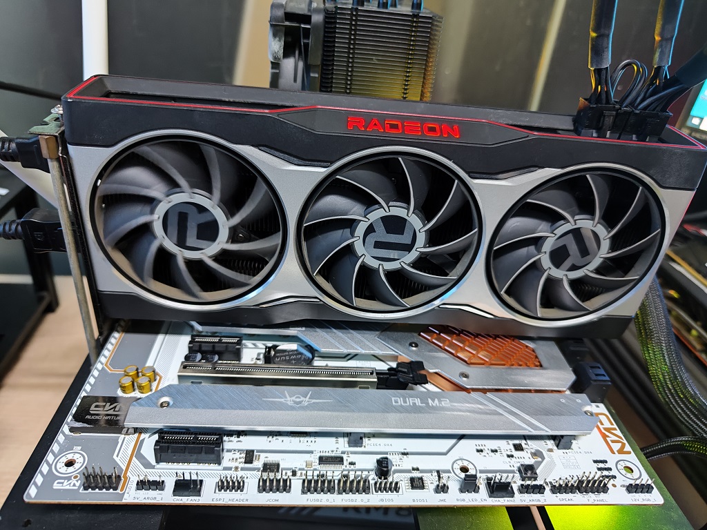 Kartu Grafis AMD Radeon RX 6800, Versi Reference tapi Jagoan