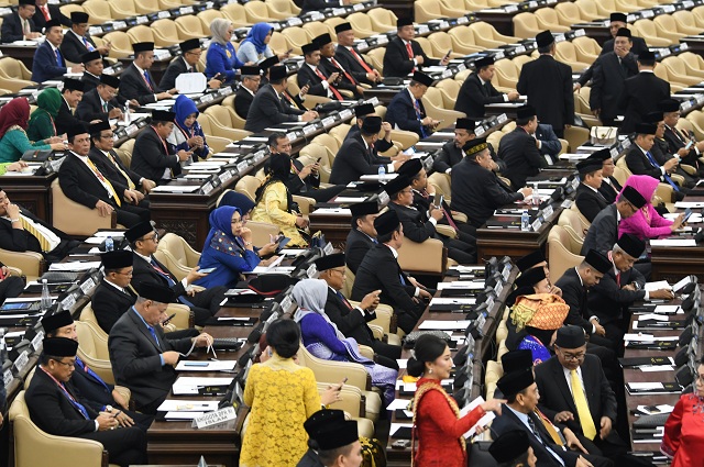 Diberi Selamat Dulu, Diberi Kritik Kemudian