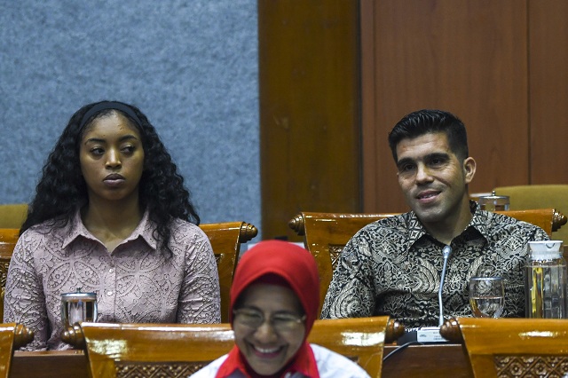 Kala 'Sulap' Kewarganegaraan Dicecar DPR