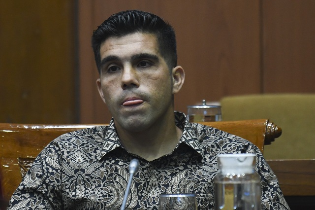 Kala 'Sulap' Kewarganegaraan Dicecar DPR