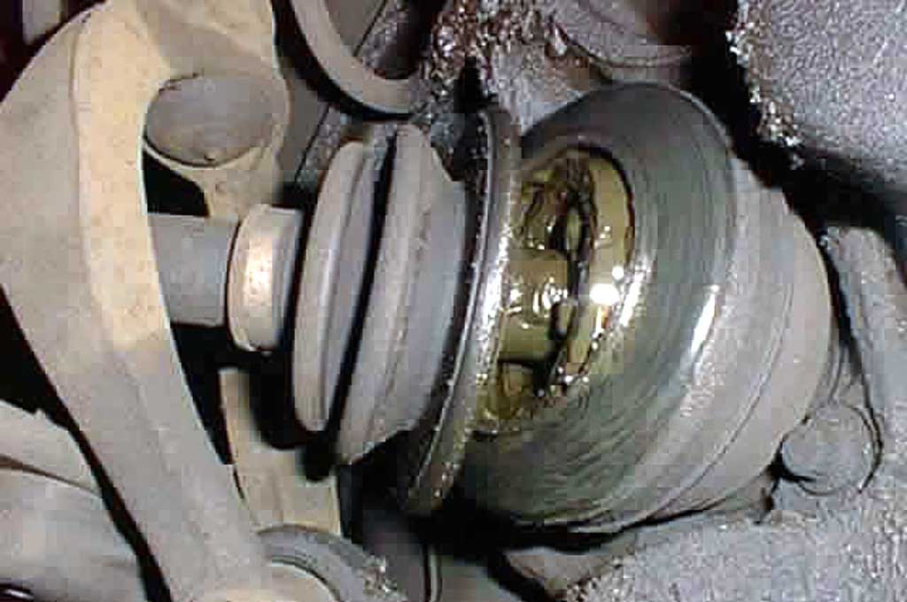 Kenali Bunyi As Roda Mobil Rusak