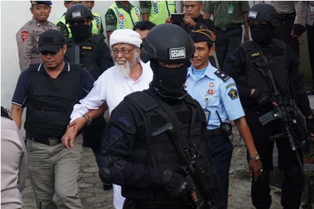 Luhut Bantah Abu Bakar Baasyir Dilarang Ibadah