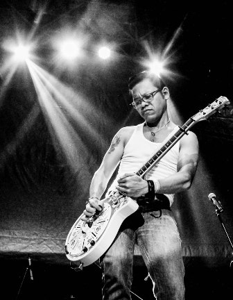 Adrian Adioetomo, Hidup dan Menghidupi Blues