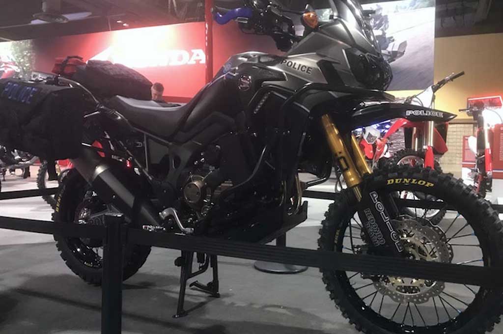 Motor Polisi Honda Africa Twin ala Custom Bike Builder