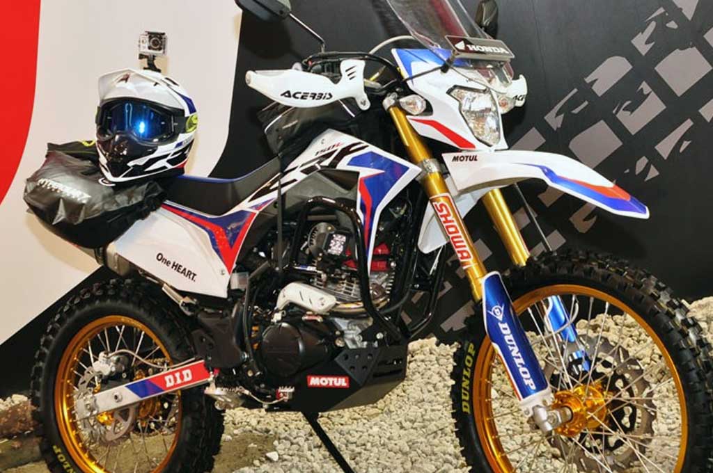 Motor Polisi Honda Africa Twin ala Custom Bike Builder