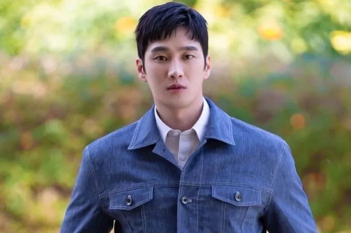 10 Artis Korea Terganteng, Pesonanya Bikin Jatuh Cinta!