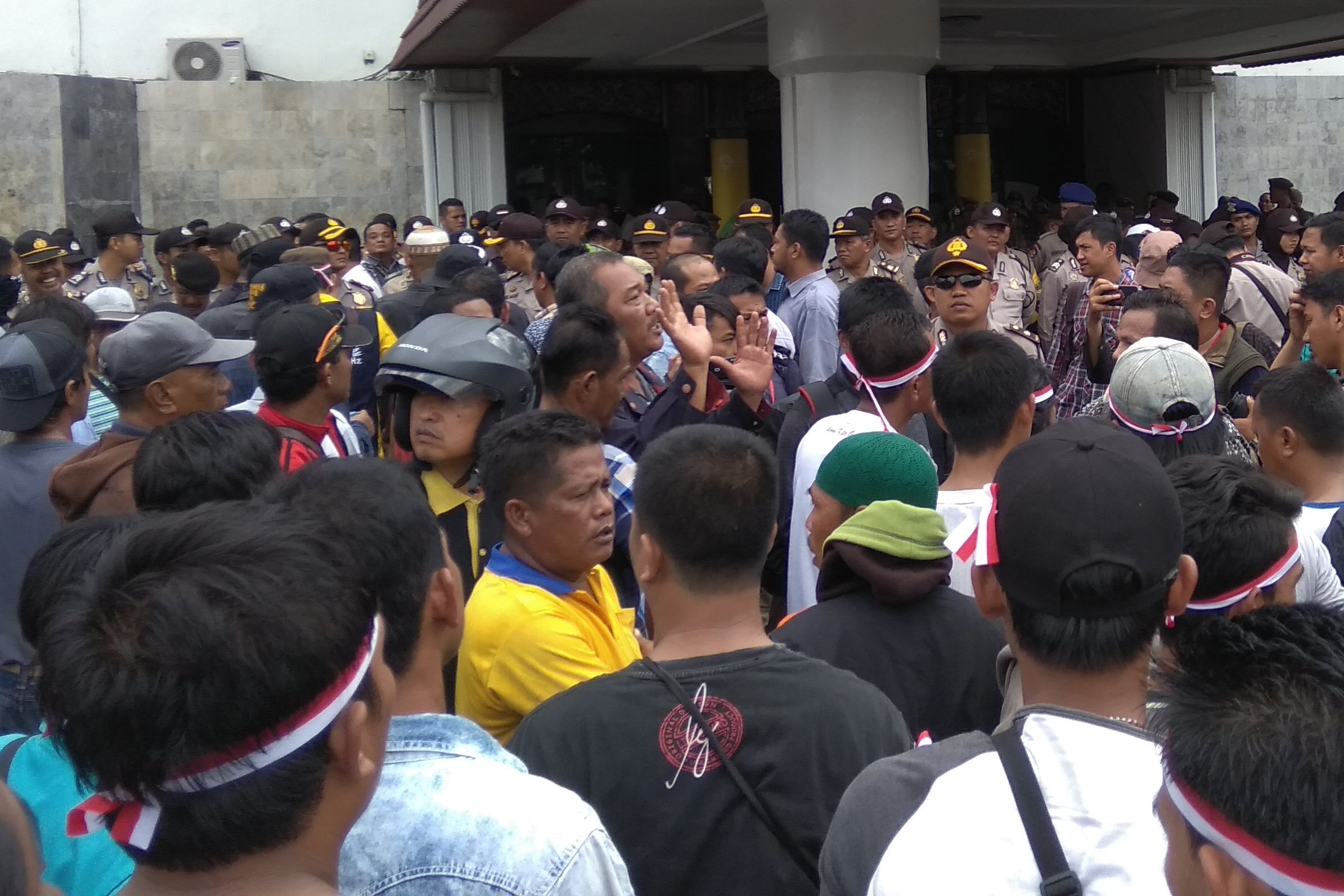 Ribuan Sopir Angkot 'Serbu' Pemprov Sumsel