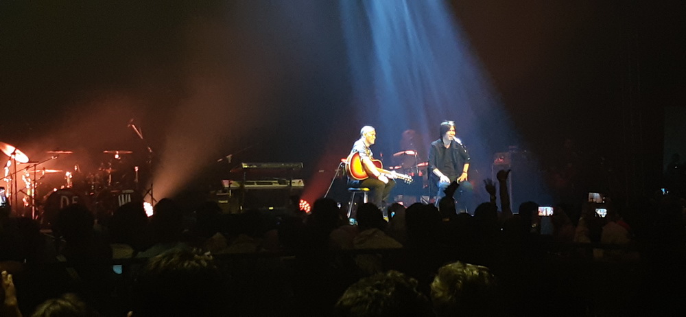Terjebak Nostalgia dalam Konser Reuni Dewa 19