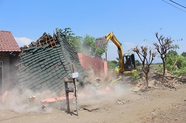 Rumah Hancur, Warga Desa Kalisogo Bingung Pikirkan Sekolah Anak