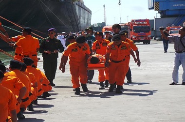 Ratusan Anggota SAR Latihan Gabungan di Tengah Laut