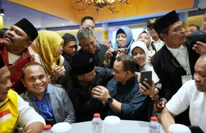 Anies Bagikan Potret Kebersamaan dengan Relawan di Jawa Timur