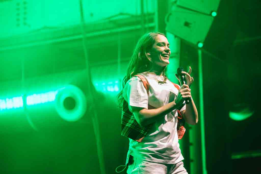 Pesona Anna of the North Bius Penonton Festival Alex Blake Charlie Singapura