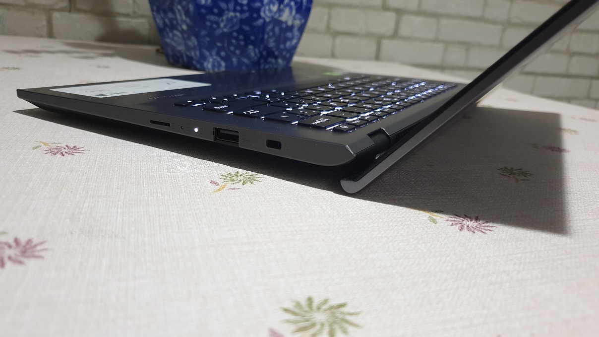ASUS VivoBook 14 A412FL, Berbodi Ramping, Ringan, dan Menawan
