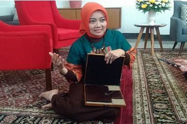 Pasang Iklan di Koran, Cara Istri Ucapkan Selamat Ultah untuk Emil