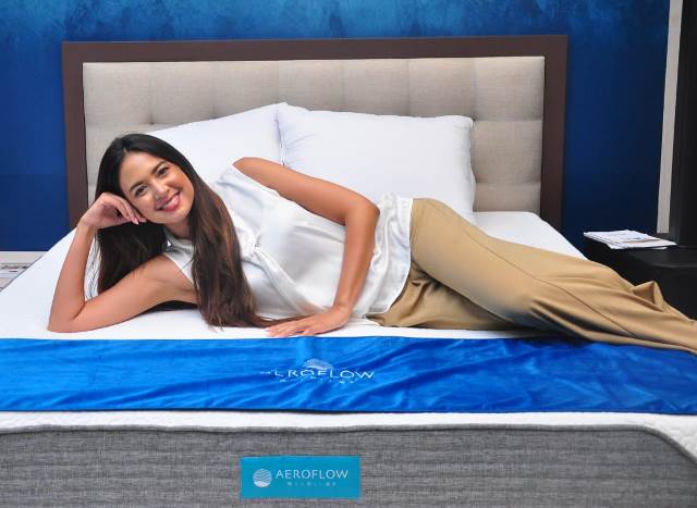 Aurelie Moeremans punya skoliosis