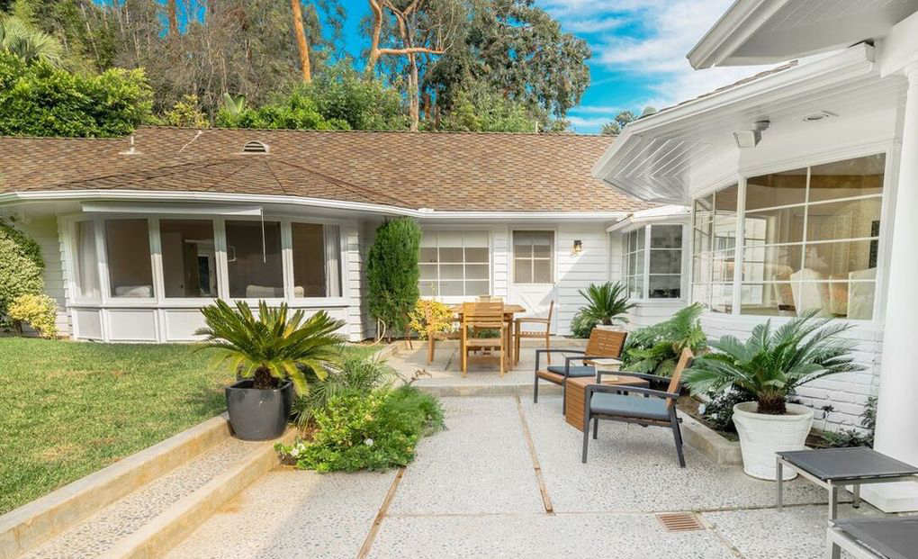 Intip Rumah Sederhana Miliarder Barry Diller