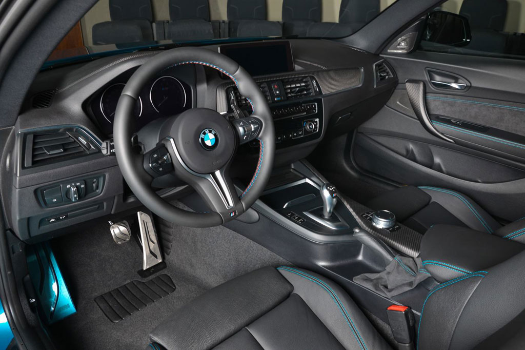 BMW M2, Pakai Bodi Serba Carbon