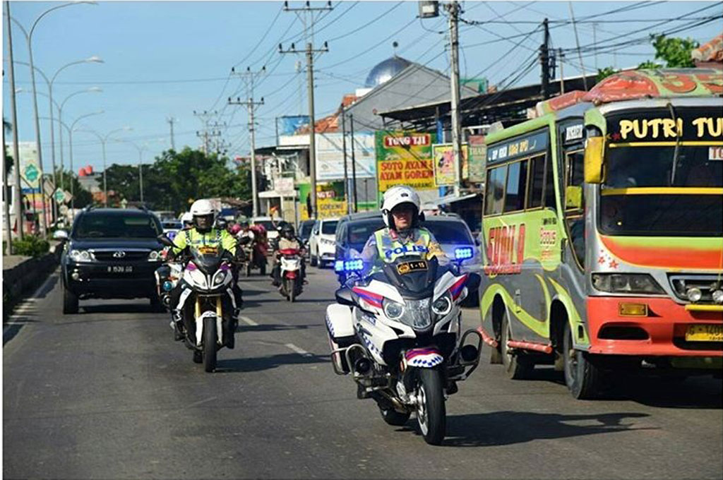 Kakorlantas Kawal Natal dengan BMW R 1200 RT