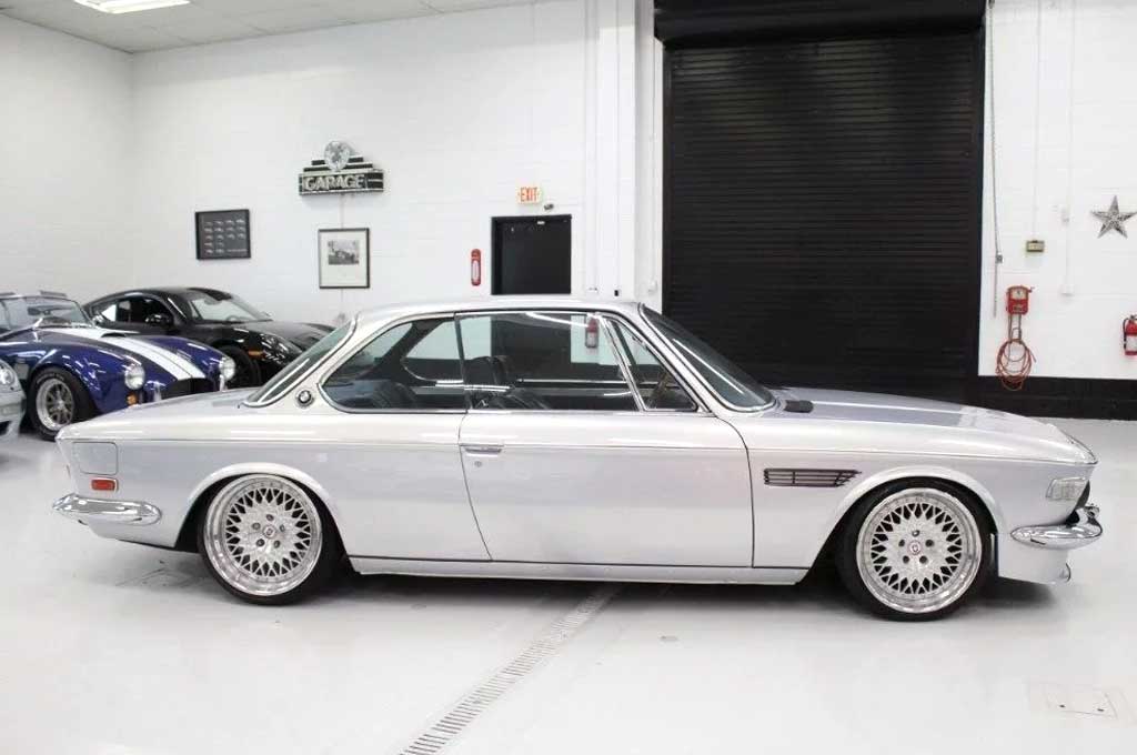 BMW 2800 CS Coupe Klasik Tampil Klimis