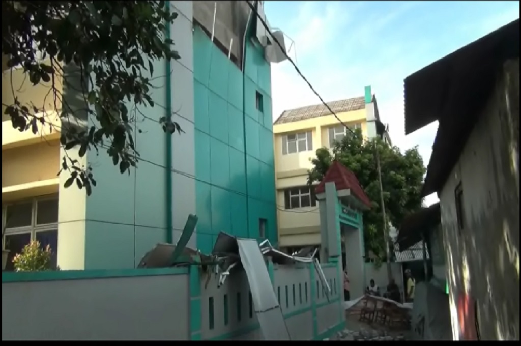Bangunan Sekolah Ambruk, Siswa SDN Paku Alam 2 Tetap Belajar