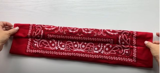 Cara Membuat Masker dari Bandana