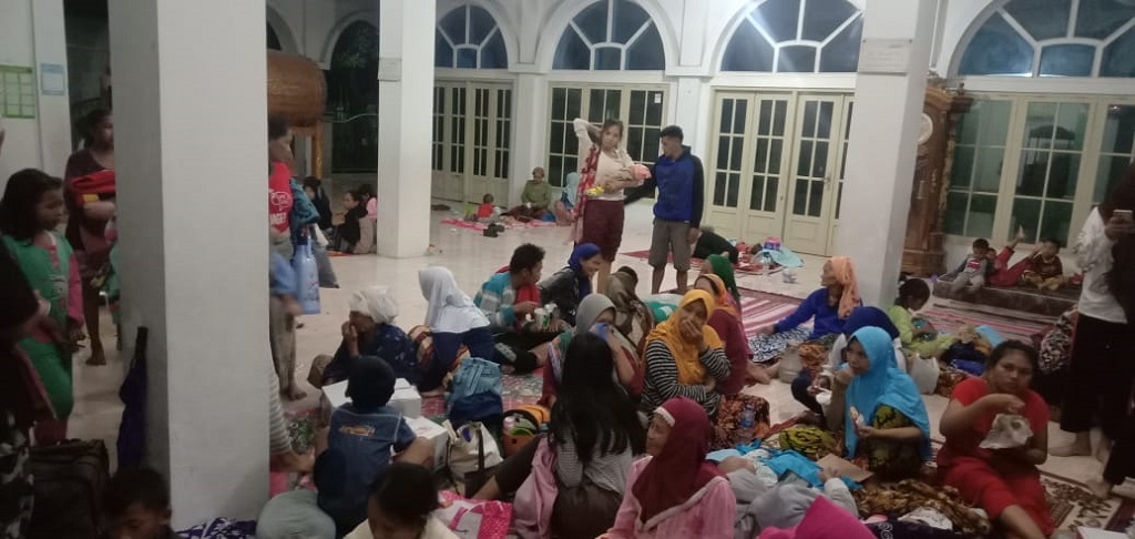 Banjir 1,5 Meter Rendam Desa Gintung Cirebon