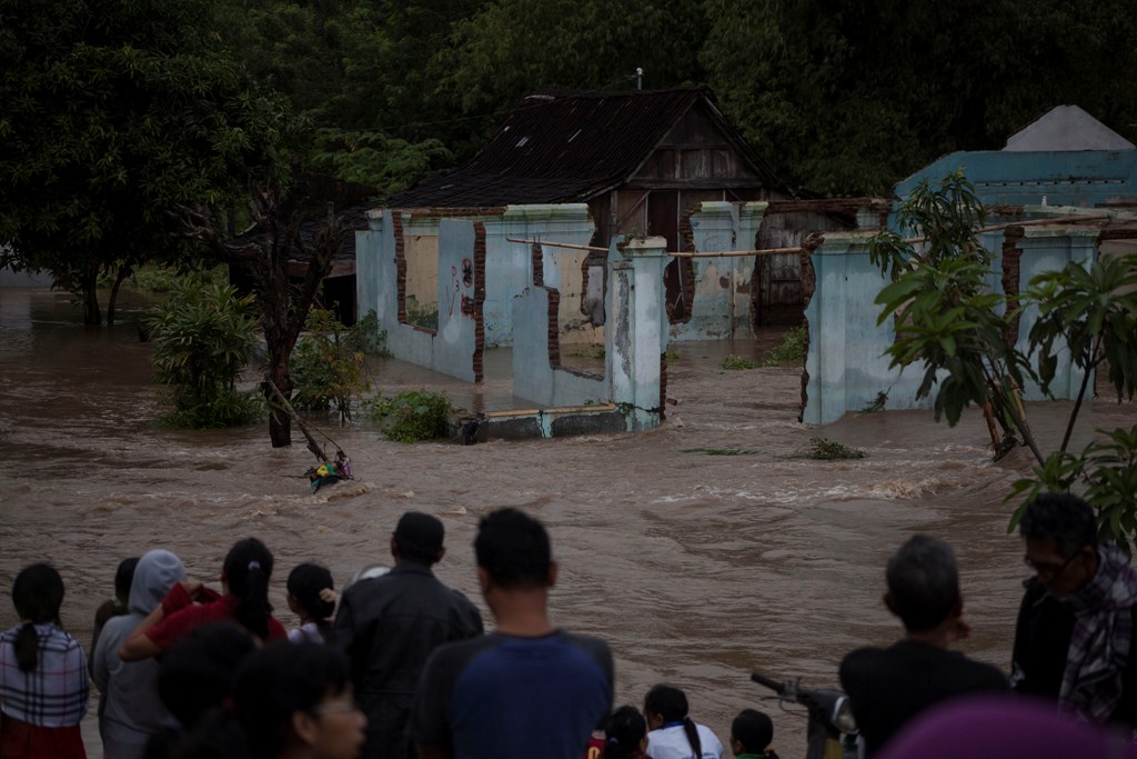 Jateng Darurat Banjir & Longsor, 24 Tewas