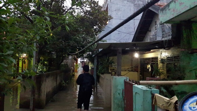 Banjir di Bidara Cina Akibat Luapan Kali Ciliwung