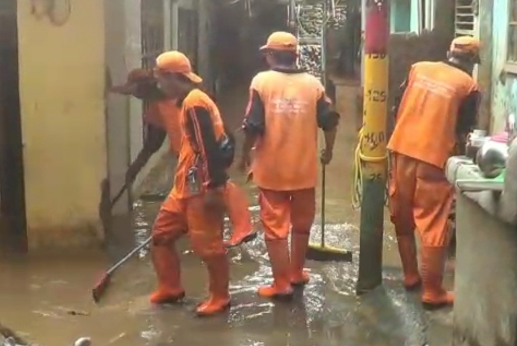 Pintu Air Manggarai dan Karet Berstatus Waspada