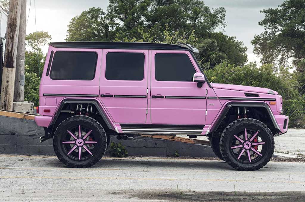 Mercedes-Benz G500 4×4 Tampil Feminim Pijam Warna Barbie
