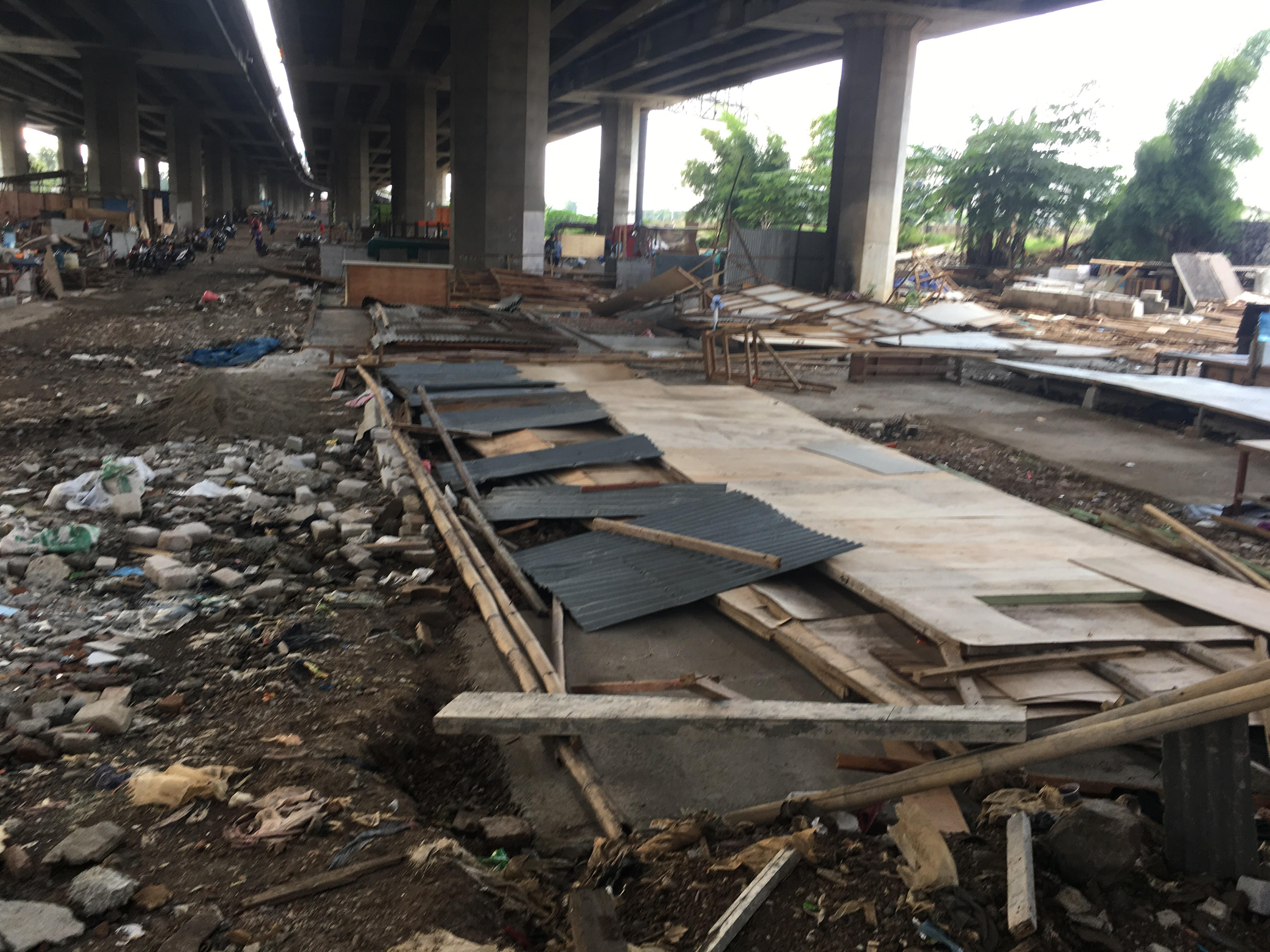 Alasan Warga Kembali Dirikan Bedeng di Kolong Tol Wiyoto-Wiyono