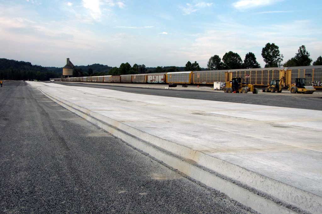 Benarkah Jalan Beton Bikin Ban Cepat Gundul?