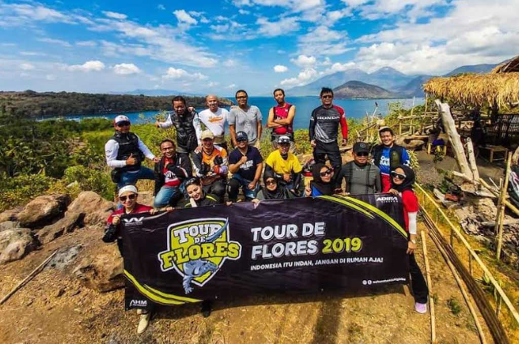 Pecinta Honda BigBike Ngegas Bareng Tour de Flores