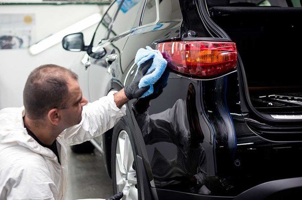 Benarkah Mobil Warna Hitam Butuh Perlakuan Khusus?