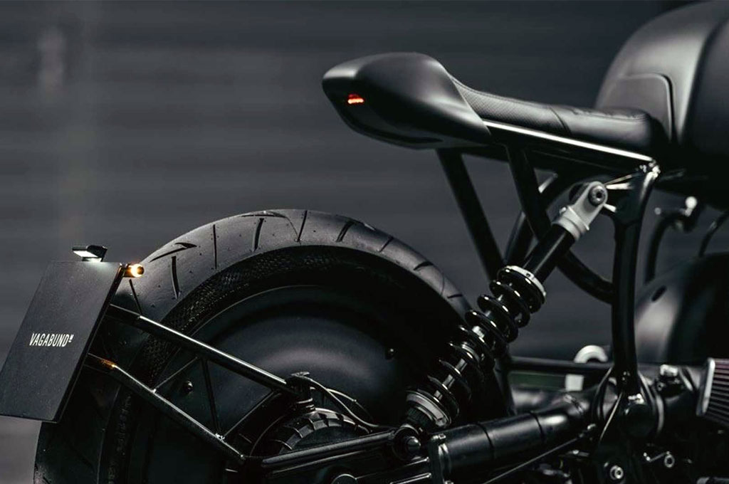 Sangarnya BMW R100RT Cafe Racer dalam Balutan Warna Hitam