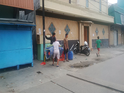Warga Kalijodo Bongkar Sendiri Rumah dan Kafe