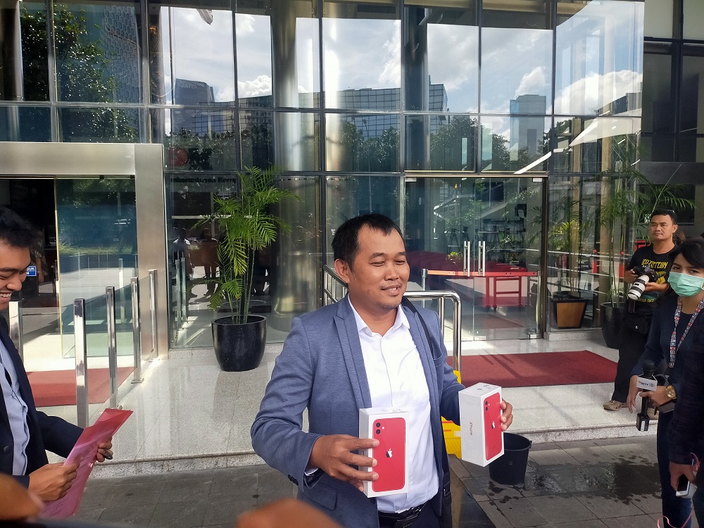 Sayembara Memburu Buron KPK Berhadiah iPhone 11