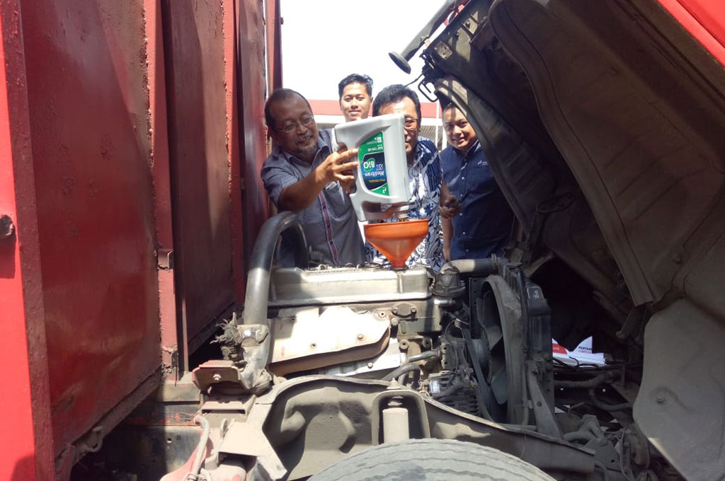Bus dan Truk Kini Bisa Ganti Oli di SPBU Pertamina