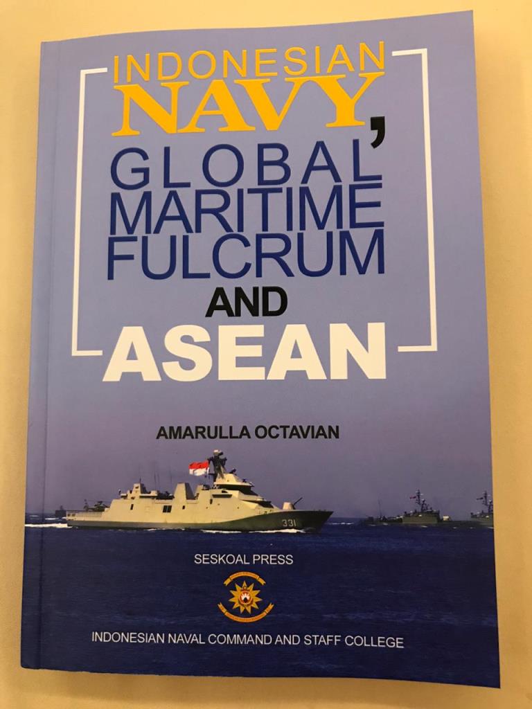 Komandan Seskoal Luncurkan Buku Komprehensif Maritim