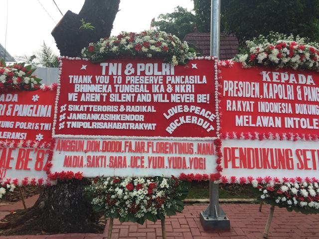 Giliran Mabes Polri Kebanjiran Karangan Bunga